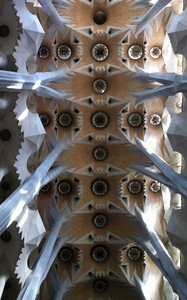 File:Sagrada-Familia-bogen.jpg