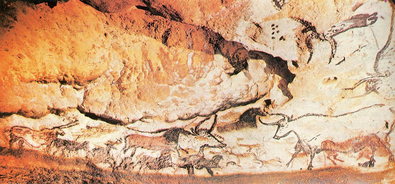 File:Lascaux-hall-of-bulls.jpg